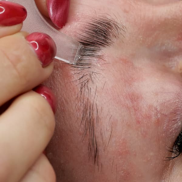 Y comb is a useful tool for both Lash Lift and brow lamination treartments.